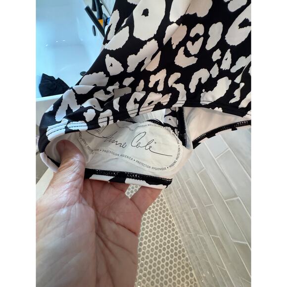 Black White Animal Print One Piece Swimsuit 18W Underwire Adjustable Straps NWT - Picture 5 of 6